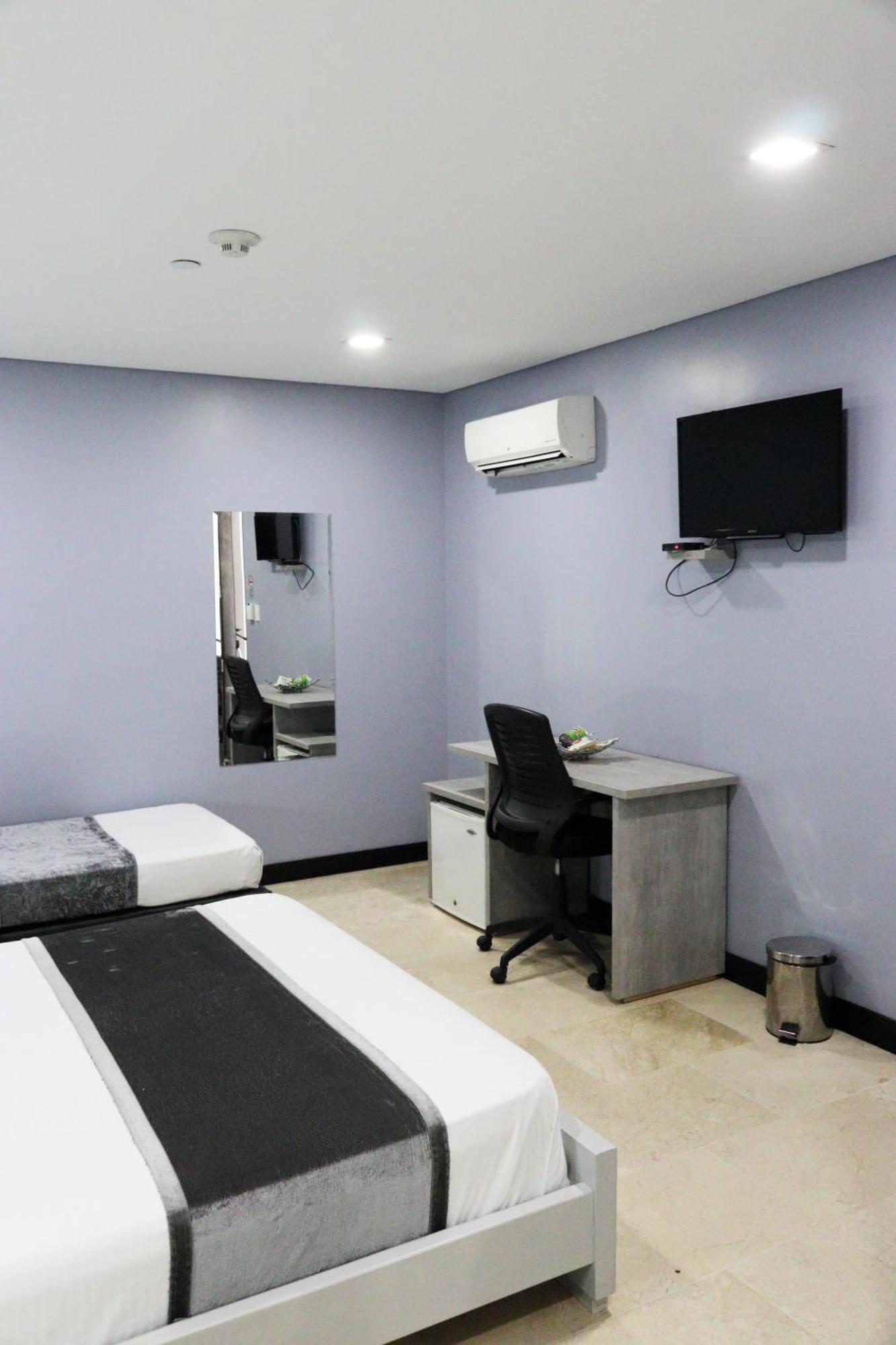 Hotel Lleras Express Medellin Exterior photo