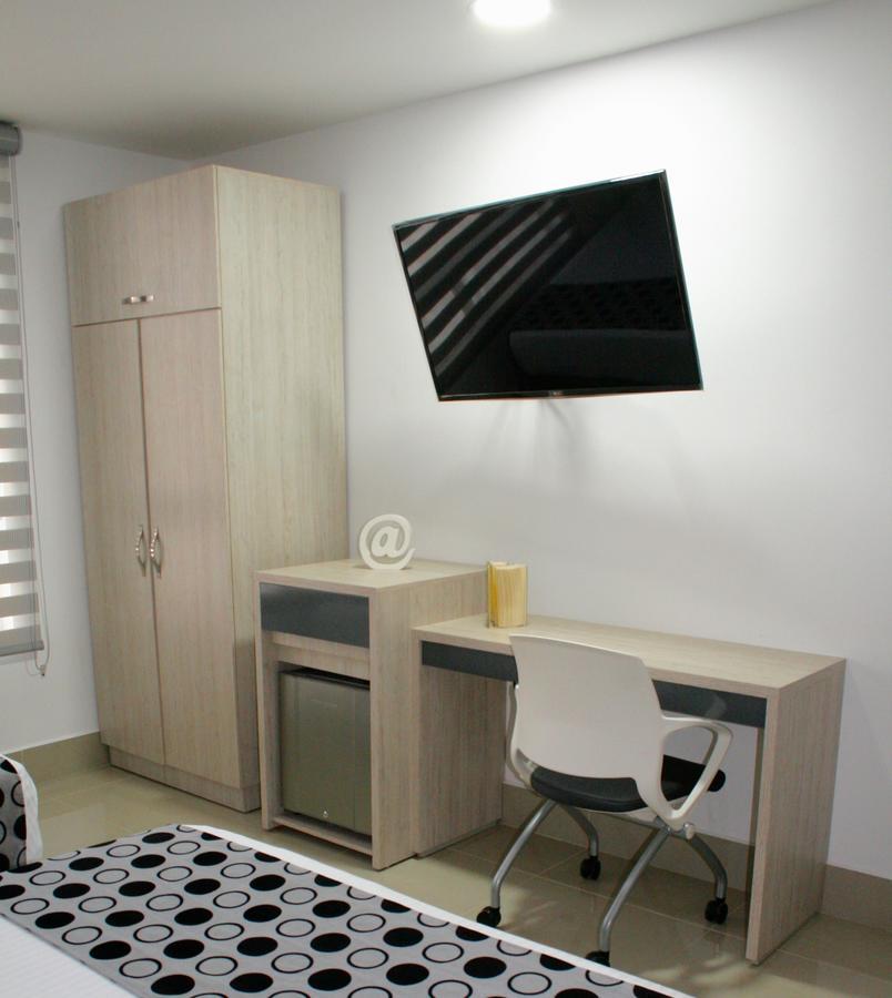 Hotel Lleras Express Medellin Exterior photo